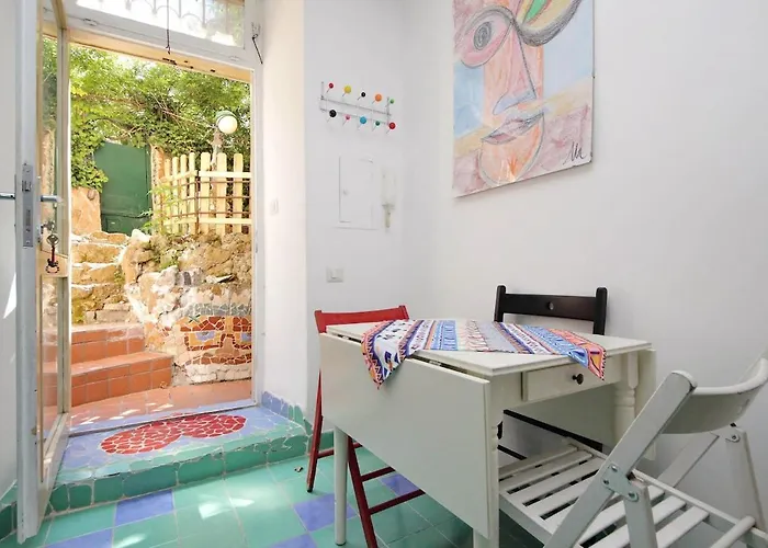 Casa Gaudi Apartment *